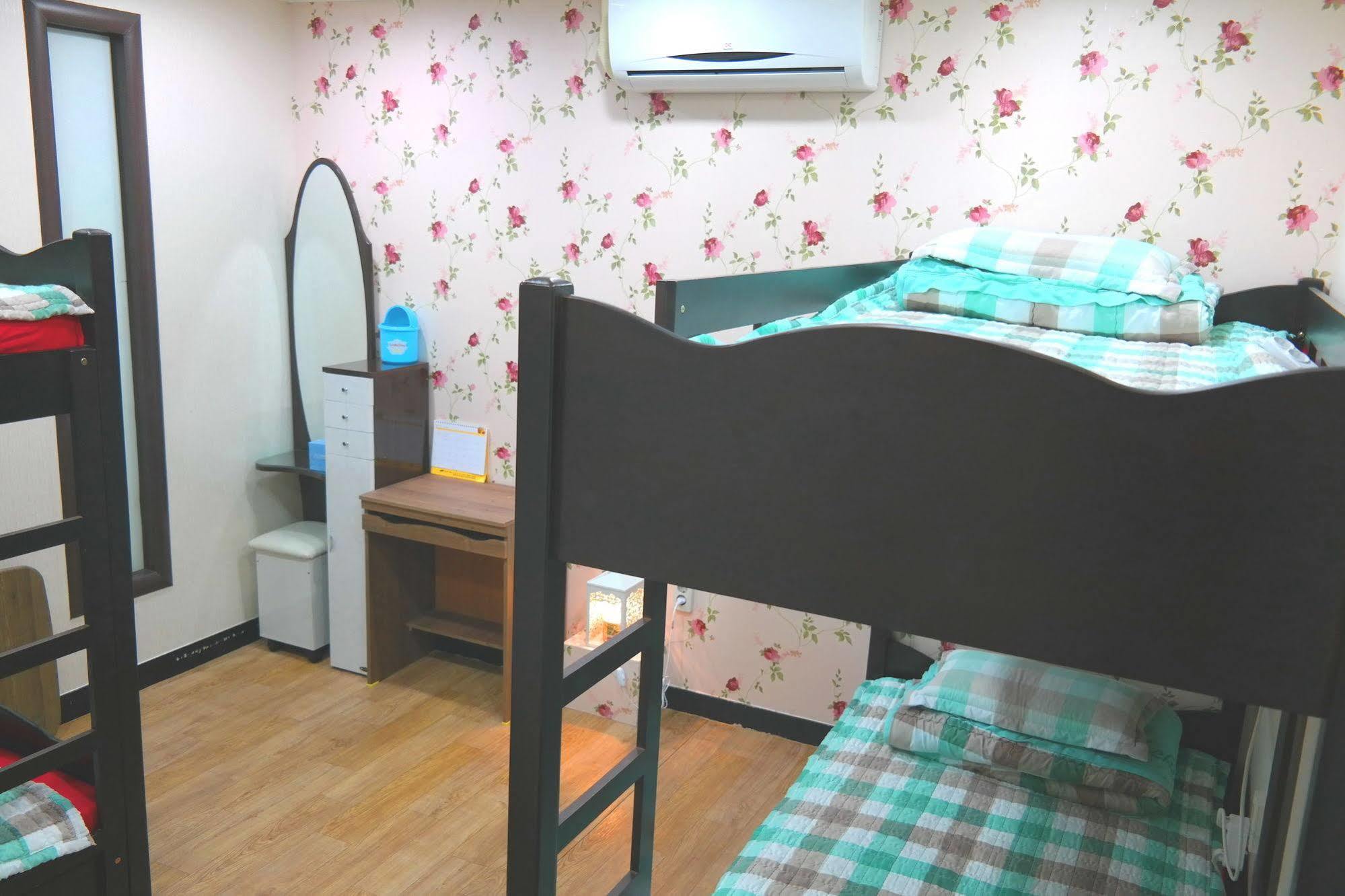 Love In Busan Guesthouse Екстериор снимка